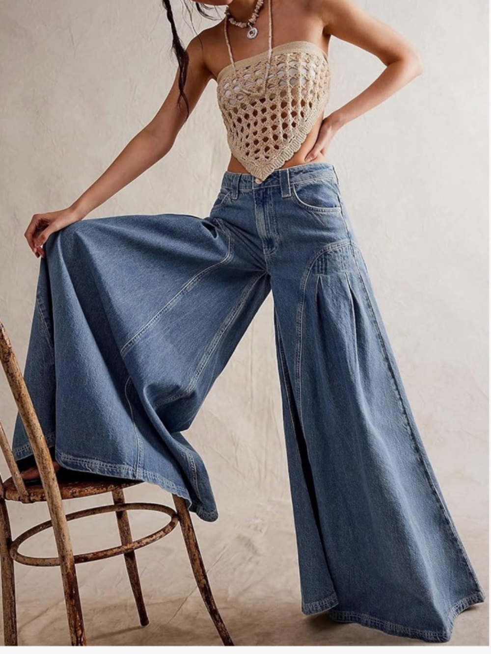 High-waist blue denim jeans with dramatic wide legs for a bold silhouette. Craft - Picture 2 of 4